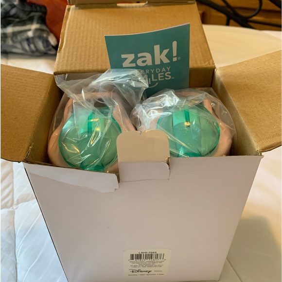 2 Zak Disney Stitch Kids Water Bottles - Picture 2 of 3